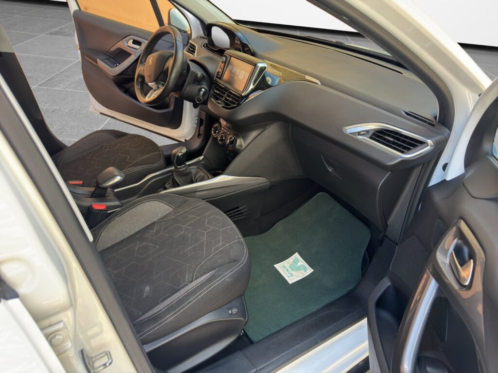 Peugeot 2008 Blue HDI Diesel 2016