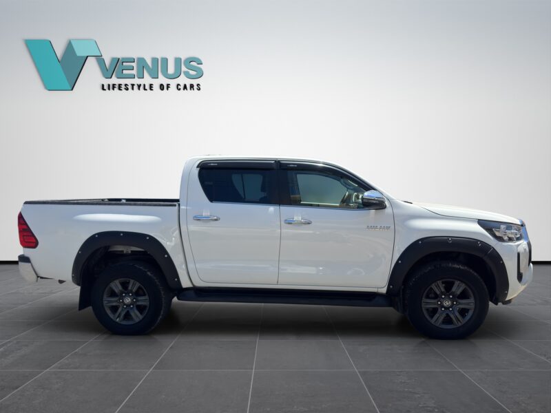 Toyota Hilux D-4D Double Cabin 4x4 Auto 2023 ΕΤΟΙΜΟΠΑΡΑΔΟΤΟ