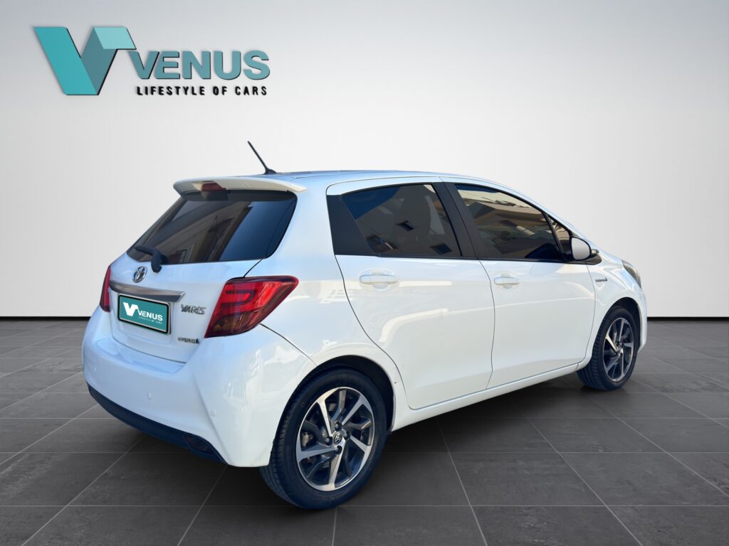 Toyota Yaris Hybrid Auto 2017