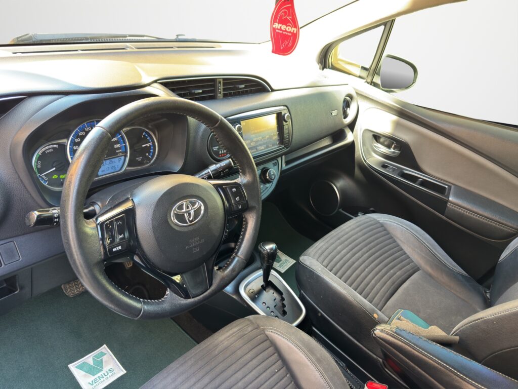 Toyota Yaris Hybrid Auto 2017