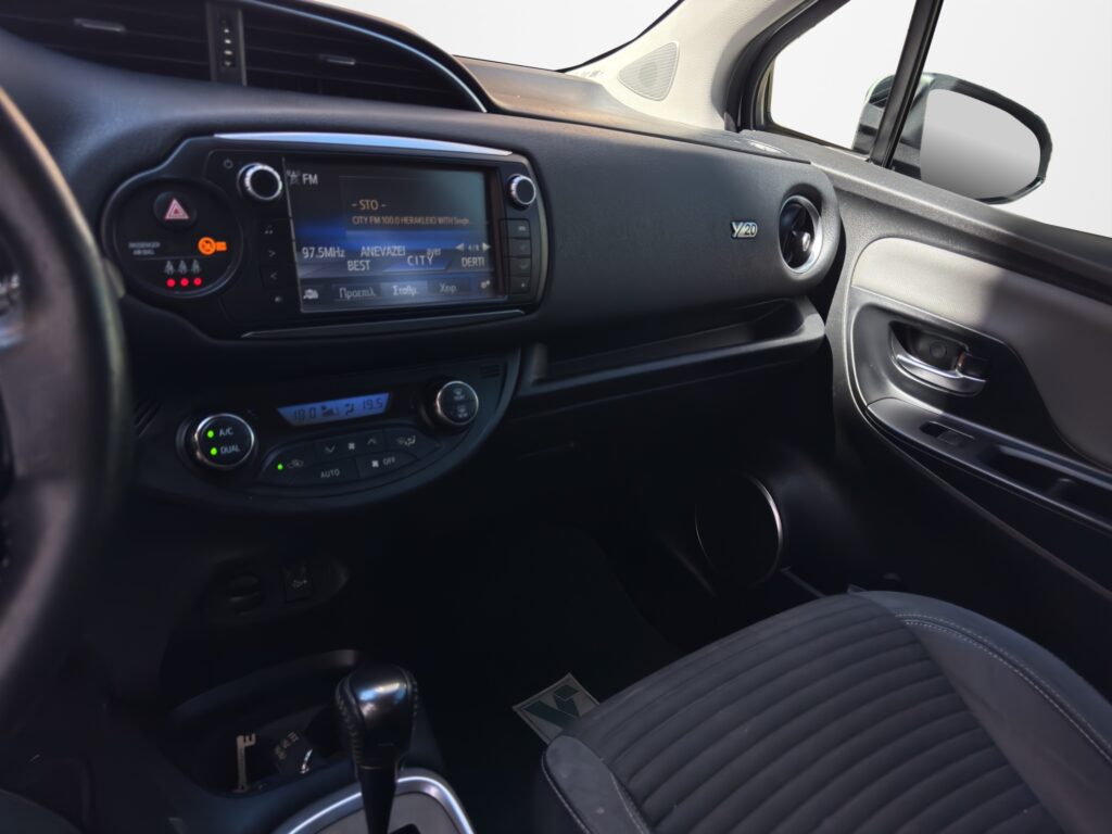 Toyota Yaris Hybrid Auto 2017